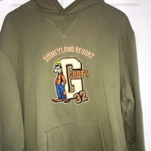 VANTAGE Disneyland Resort Goofy #32 hoodie